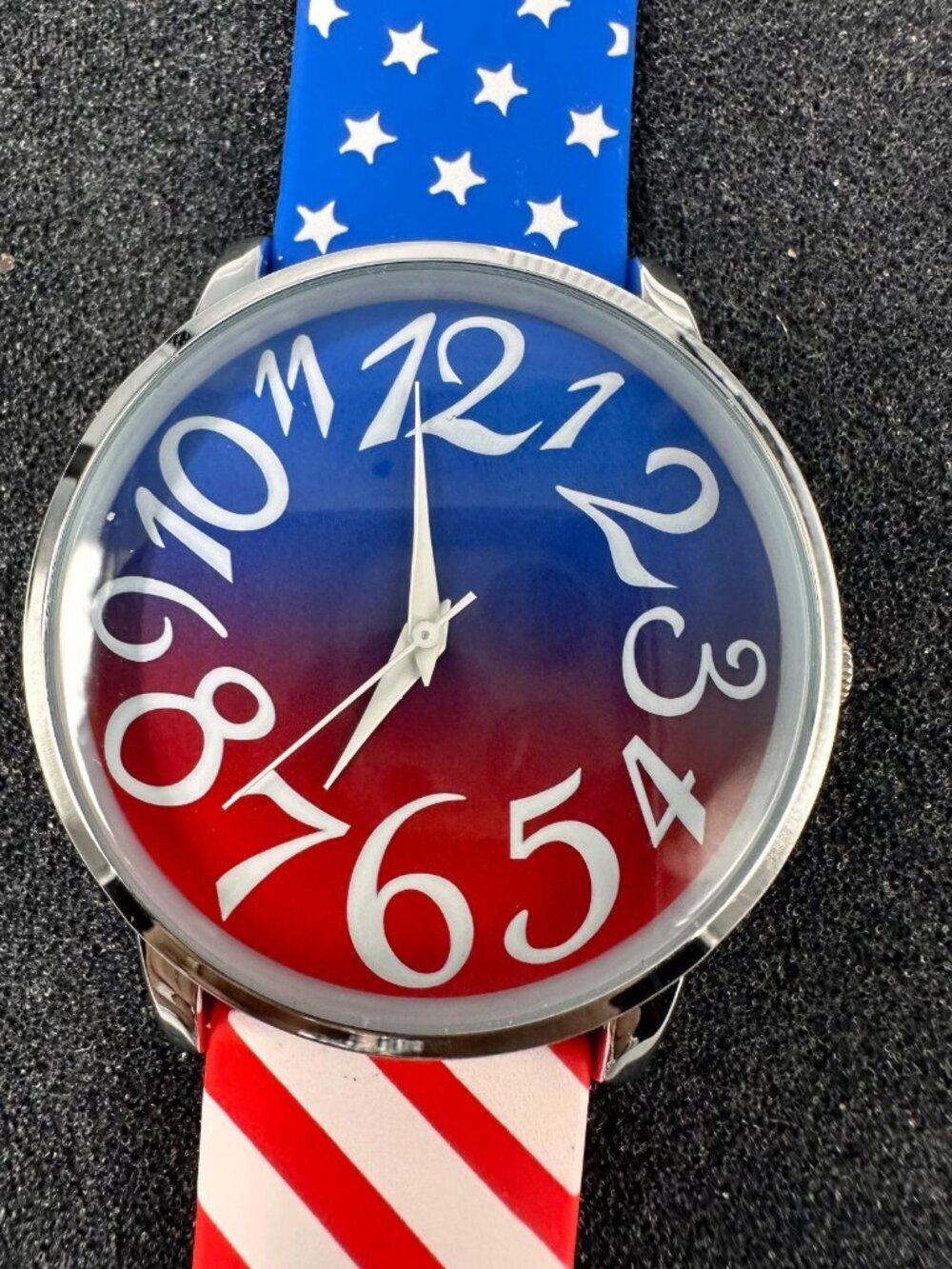 Patriotic Women Watch Silver Tone Red White Stars Stripes Band New Battery